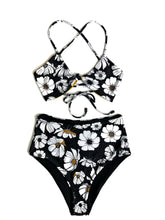 Load image into Gallery viewer, broken flowers why knot top