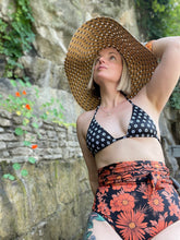 Load image into Gallery viewer, mod daisy tri top