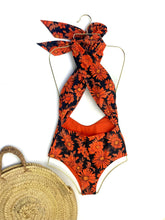 Load image into Gallery viewer, hot daisies halter